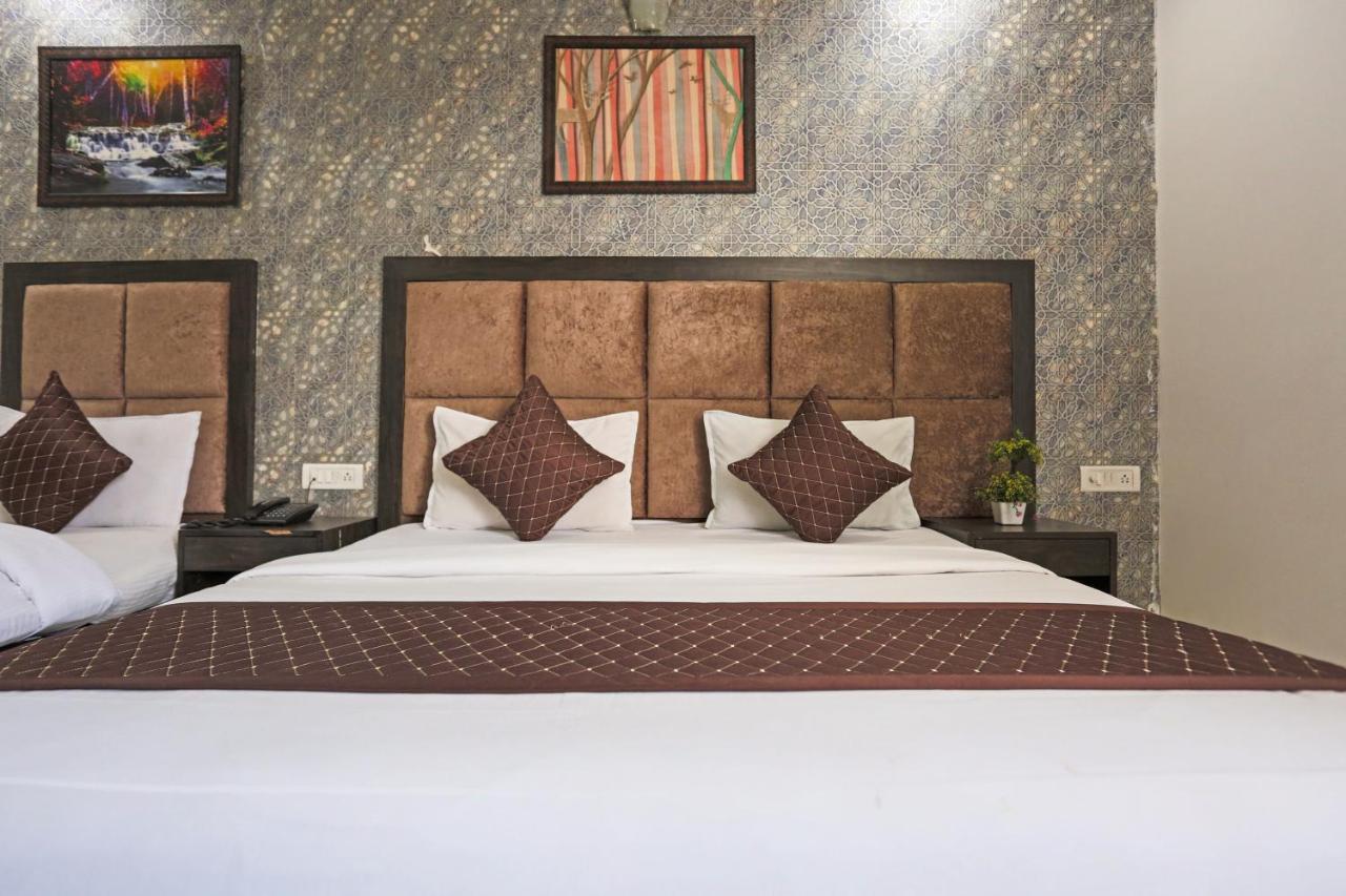 Hotel Grand Belwood Near Delhi Airport Нью-Дели Экстерьер фото